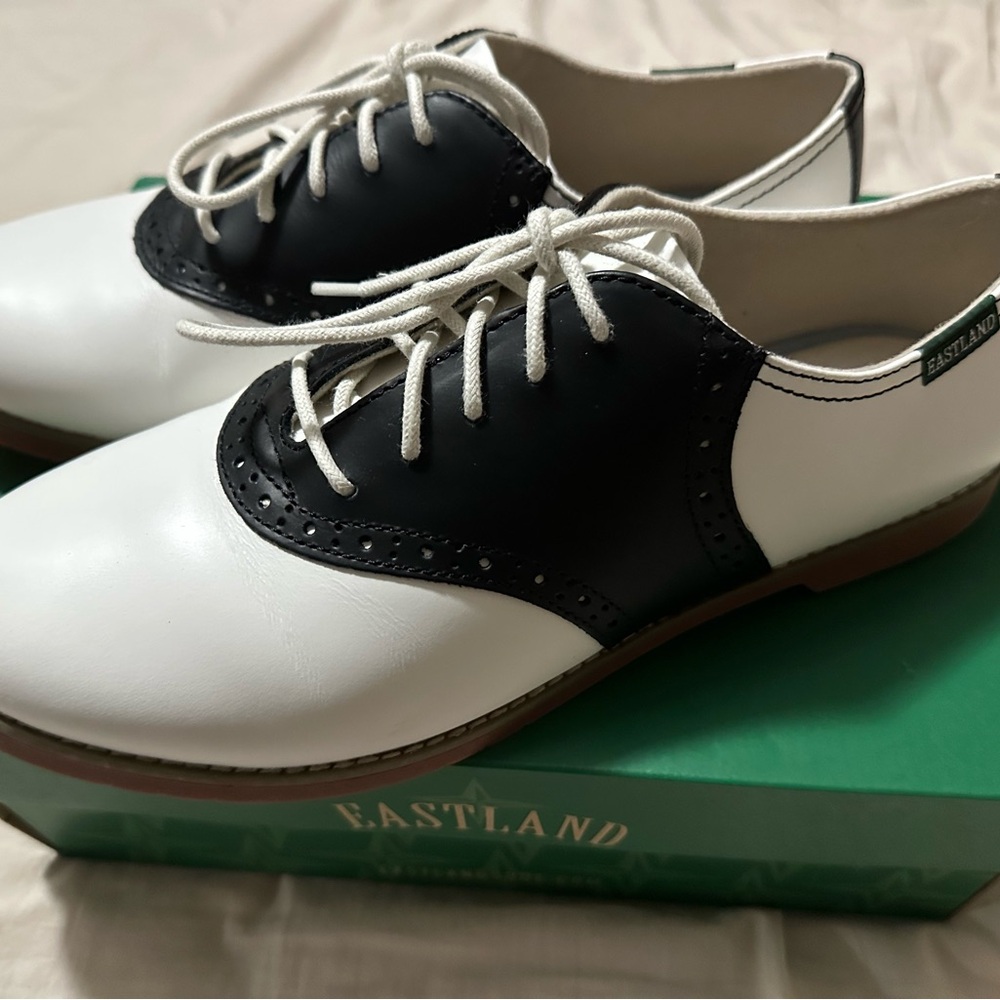 Eastland Women's Two-Tone Black and White Loafers Saddle Shoes Oxfords